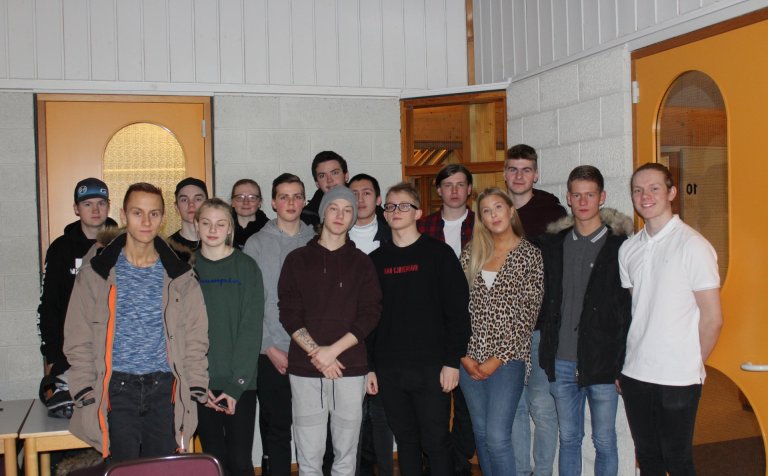 Nemendahópurinn sem kynnti lokaverkefni sín.