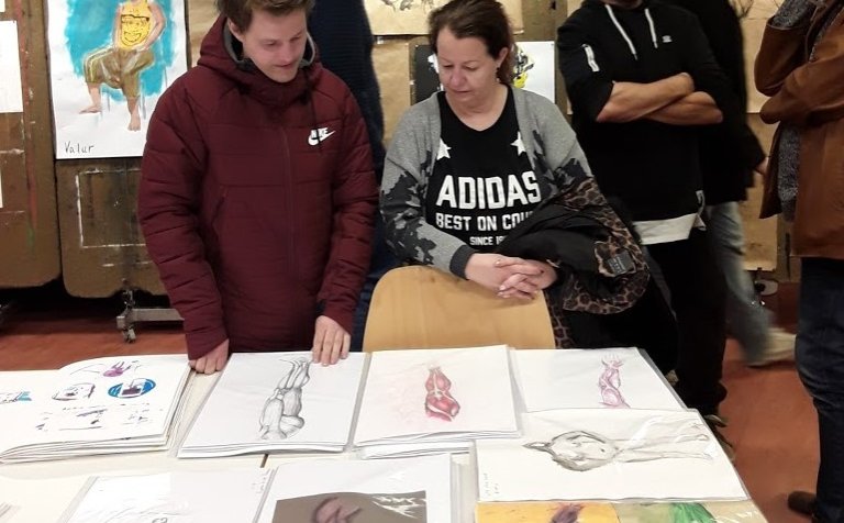 Fjöldi fólks kom á opna húsið á listnámsbraut.