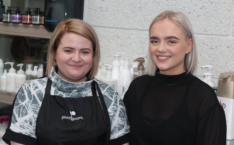 Kristjana Lóa (t.v.) og Íris Birna.