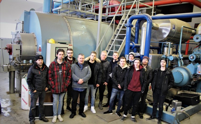 Nemendur og kennari í dælustöð Norðurorku.