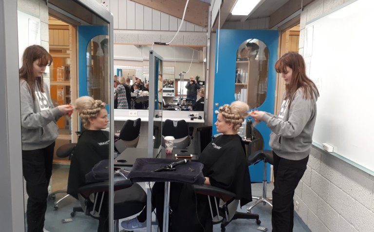 Ólíkar útgáfur á barokkhárgreiðslunni.