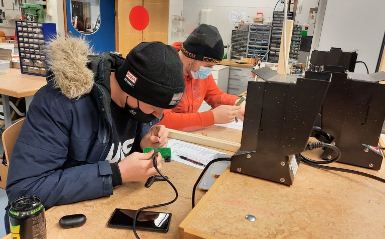 Lóðningar krefjast athygli og nákvæmni.