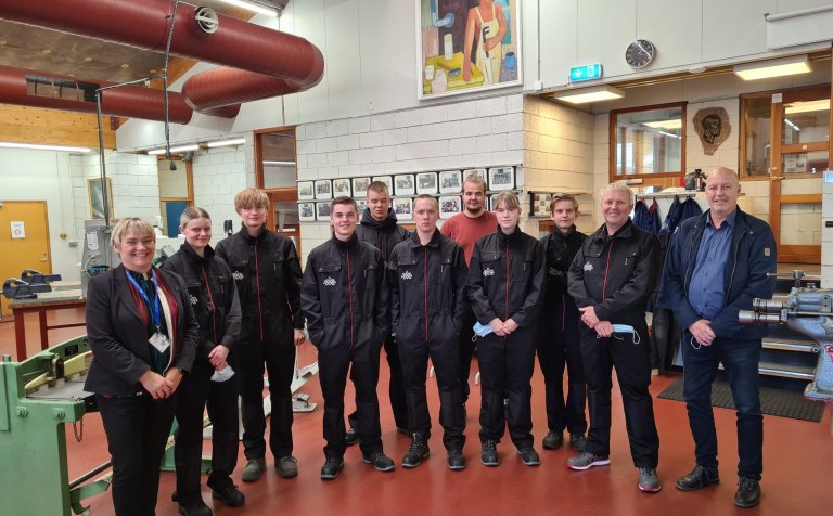 Þrjú fagfélög gefa nemendum vinnugallana.