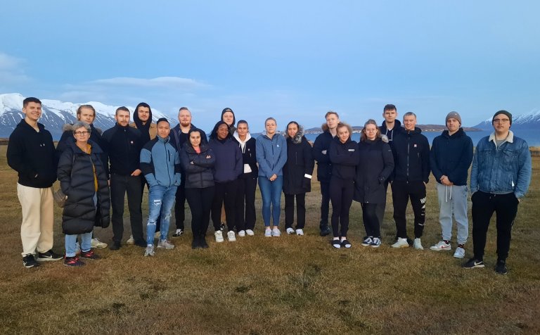 Nemendahópurinn og Edda Björk kennari.