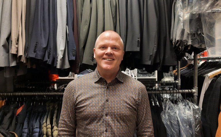 Sverrir Ragnarsson á lagernum í JMJ.