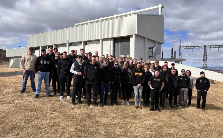 VMA-nemar og kennarar við Blöndustöð í gær.