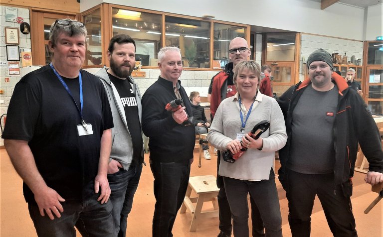 Frá afhendingu gjafar Verkfærasölunnar í gær.