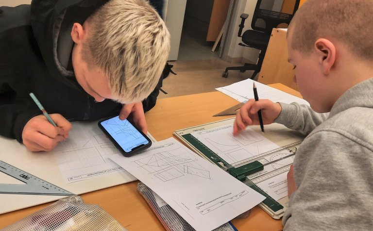 Í þungum þönkum í grunnteikningunni.