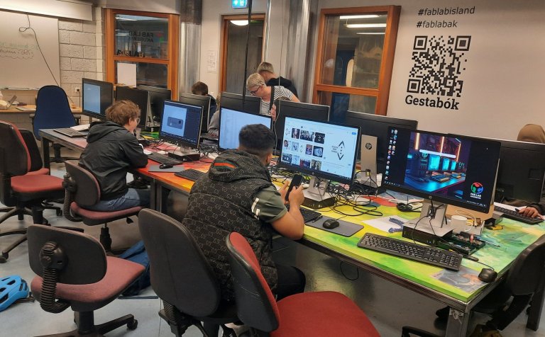 Ein af námsstöðvunum sem nemendur sækja heim og kynnast er Fab Lab Akureyri, sem er í húsakynnum VMA…