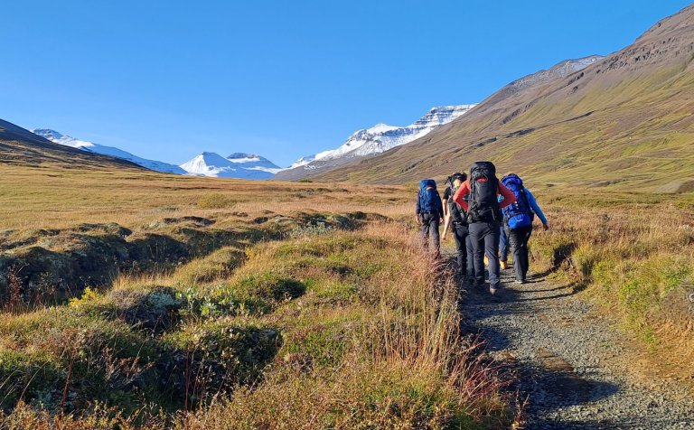 Við upphaf ferðar sl. fimmtudag á leið fram Glerárdal. Áfangastaður var Lambi, fram undir dalbotni. …