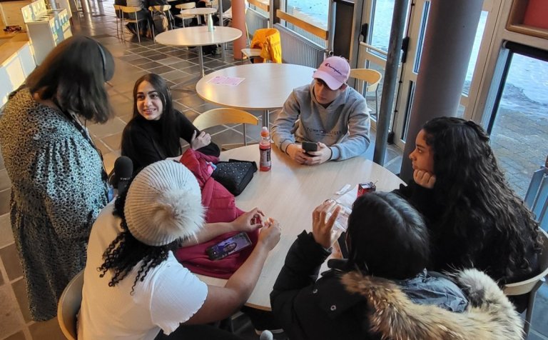 Nú stunda á þriðja tug nemenda af erlendum uppruna nám á Íslenskubrú, nýrri námsbraut í VMA.