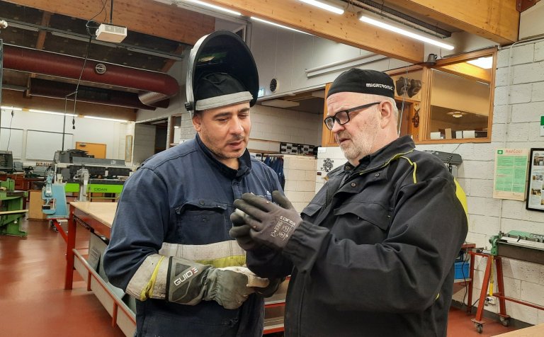 Kristján Kristinsson kennari (t.h.) og Mohamad J. Naser, einn þátttakendanna á námskeiðinu sem lauk …