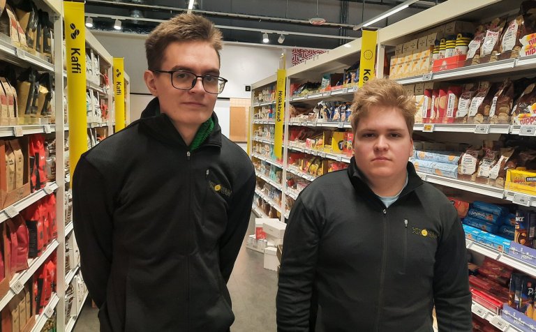 Valdimar Tryggvi Hannesson (t.v.) og Anton Orri Hjaltalín, nemendur á sérnámsbraut VMA, í starfsnámi…