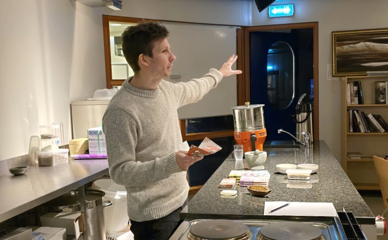 Reynir Grétarsson, veitingamaður á Kaffi Lyst og súkkulaðisérfræðingur, heldur fyrirlestur á matvæla…