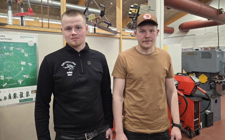 Pétur Ásbjarnarson og Björn Kort Gíslason komnir á fornar slóðir í VMA að þreyta sveinspróf í vélvir…