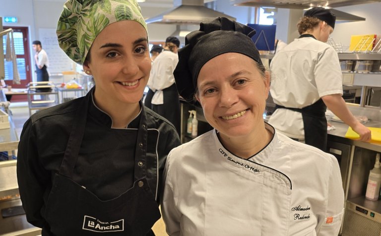 Sara Saugar og Almudena Redondo frá Móstoles í útjaðri Madrídar á Spáni.