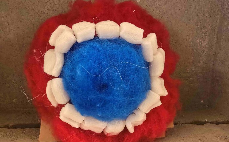 Einn af skúlptúrunum sem nemendur á listnáms- og hönnunarbraut unnu í kennslustund í skúlptúraáfanga…