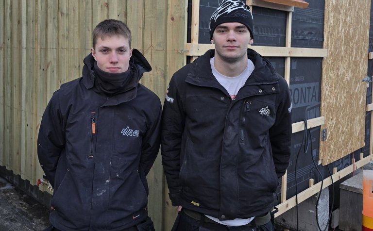 Húsasmíðanemarnir Rúnar Snær Ingason (til vinstri) og Stefán Katrínarson.