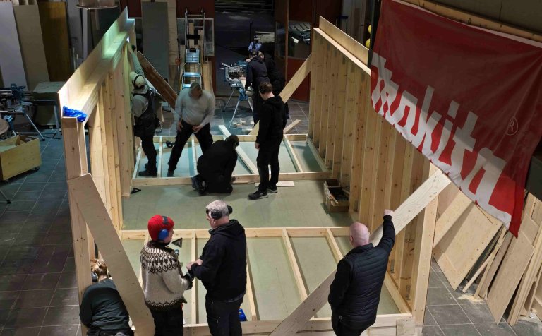 Þjónustuhúsið rís hratt þessa dagana í húsnæði byggingadeildar.