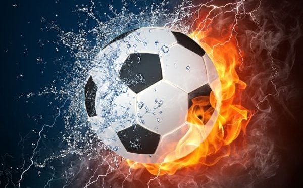 Keppt verður í fótbolta og skotbolta.