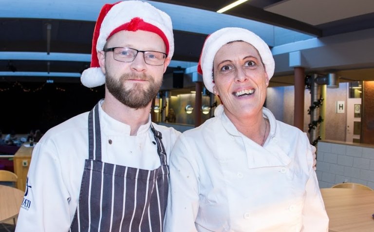 Þau höfðu veg og vanda að jólahlaðborðinu.