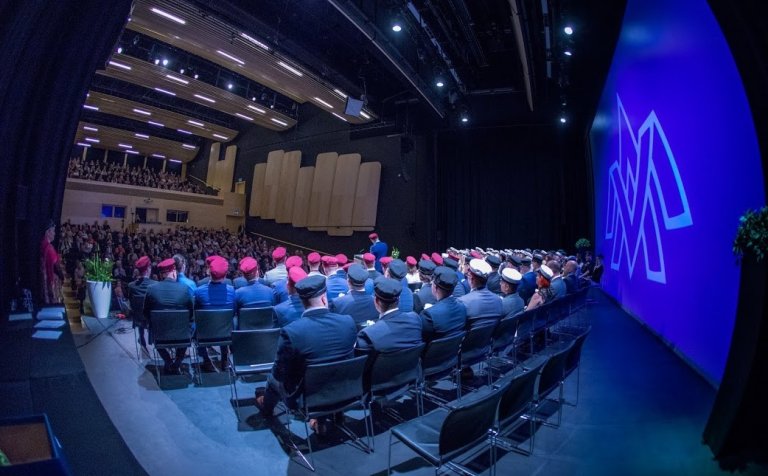 Myndir frá brautskráningunni í Hofi