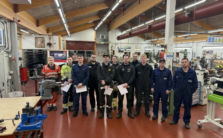 Þau þreyttu sveinspróf í vélvirkjun um helgina - frá vinstri: Óskar Óðinn, Rafnar Berg, Lárus, Trist&hellip;