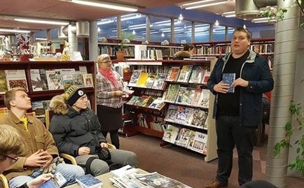 Kristinn Rúnar kynnir bók sína á bókasafni VMA.