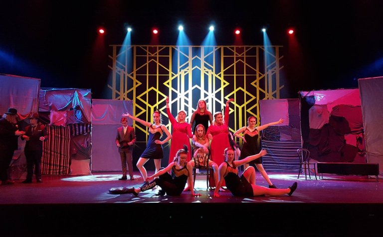 Eitt af hópatriðum uppfærslunnar á Bugsý Malón.