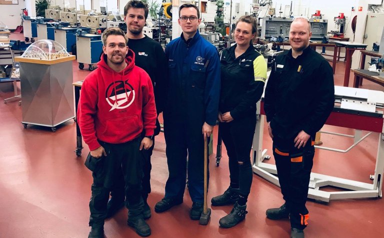 Fimmmenningarnir í sveinsprófinu.  Myndir: HÓ.