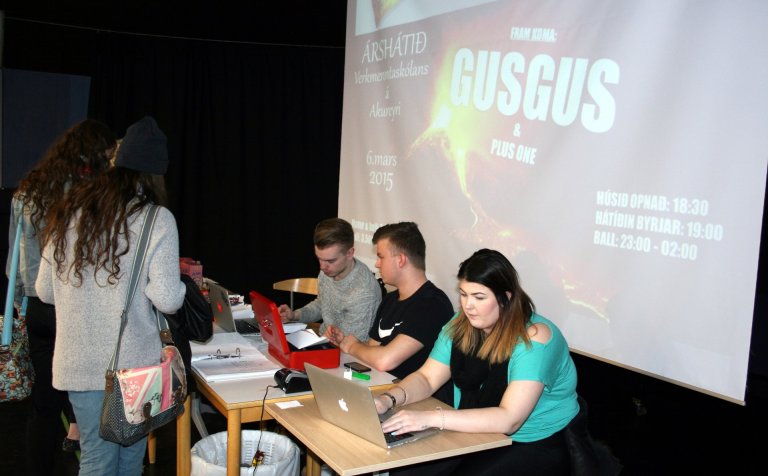 Miðasala verður í Gryfjunni í dag kl. 8-16.