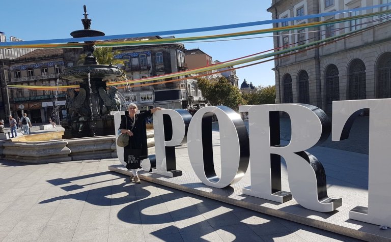 Björg Eiríksdóttir í veðurblíðunni í Porto.