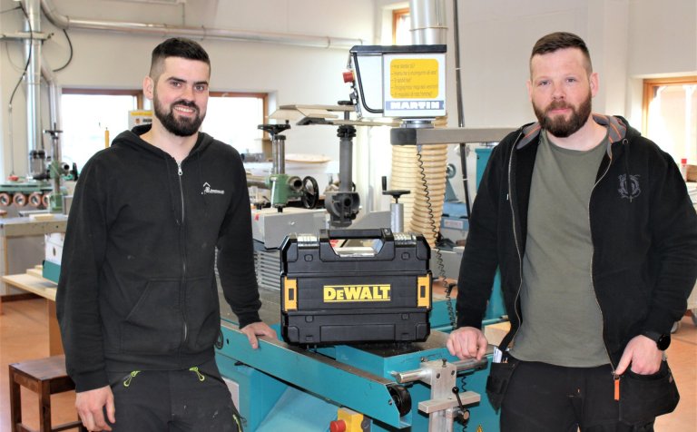 Björn Ómar (t.v.) og Helgi Valur, brautarstjóri.