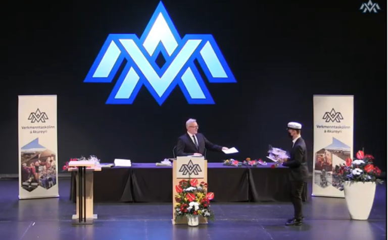 Upptaka frá brautskráningunni í Hofi