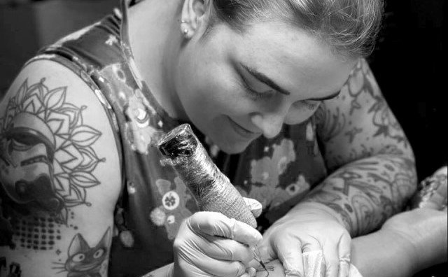 Dísa Thors, húðflúrari og teiknari.