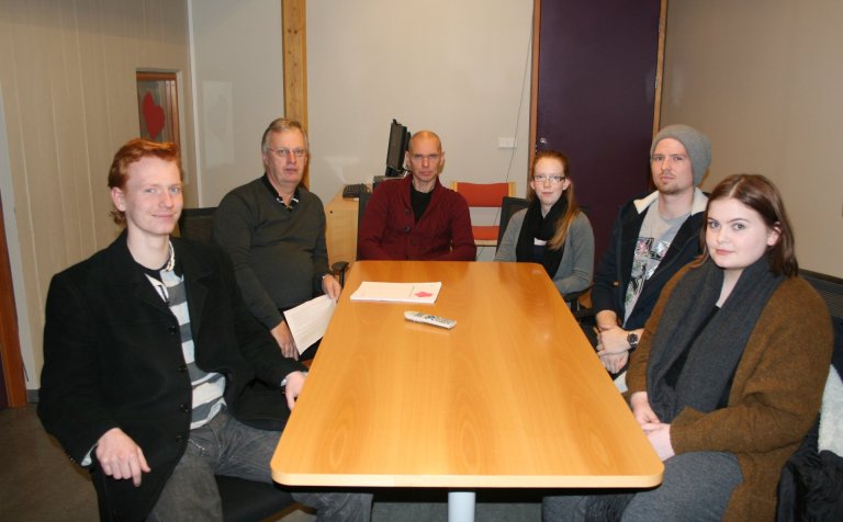 Fjórir af níu nemendunum með Hauki og Jónasi.