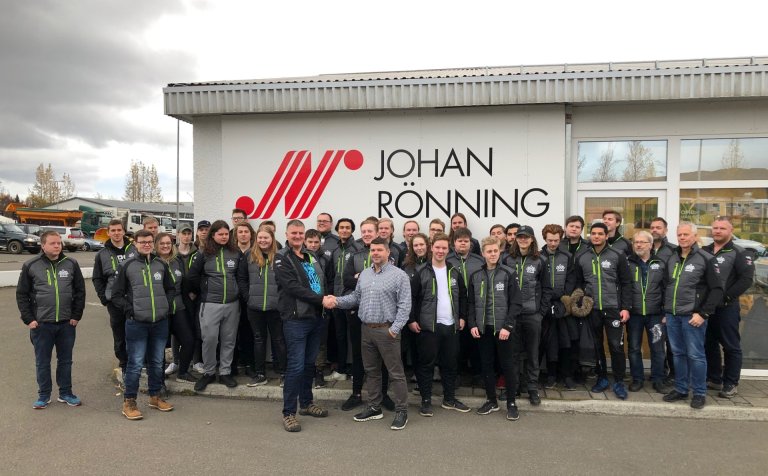 Nemendur og kennarar og Friðbjörn rekstrarstjóri.