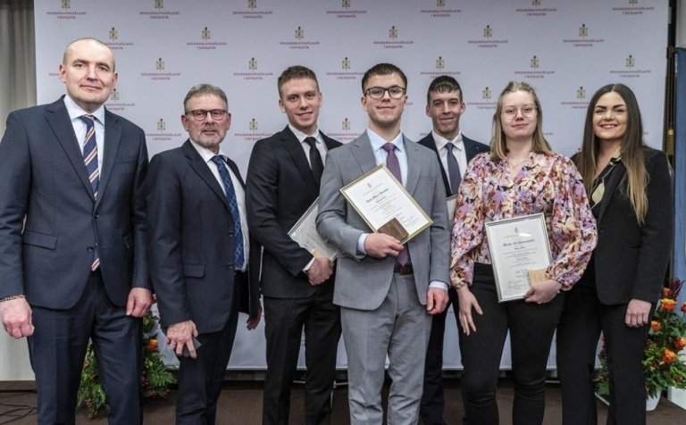 Fjórir sveinar sem stunduðu nám við VMA voru heiðraðir á Nýsveinahátíð 2024.