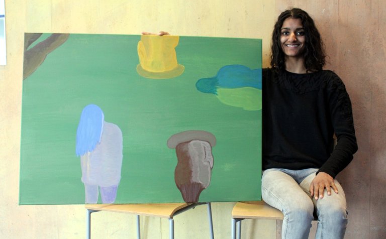 Freydís Björk Kjartansdóttir við akrílverkið sitt.