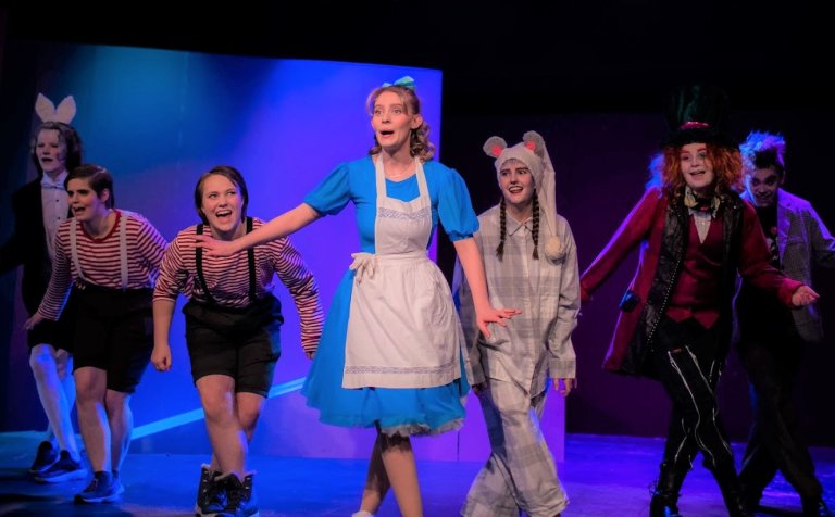 Lísa í Undralandi verður frumsýnd nk. laugardag.