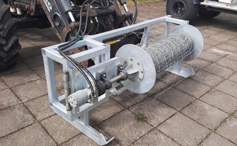 Eitt af verkefnunum - glussaknúin girðingavinda.