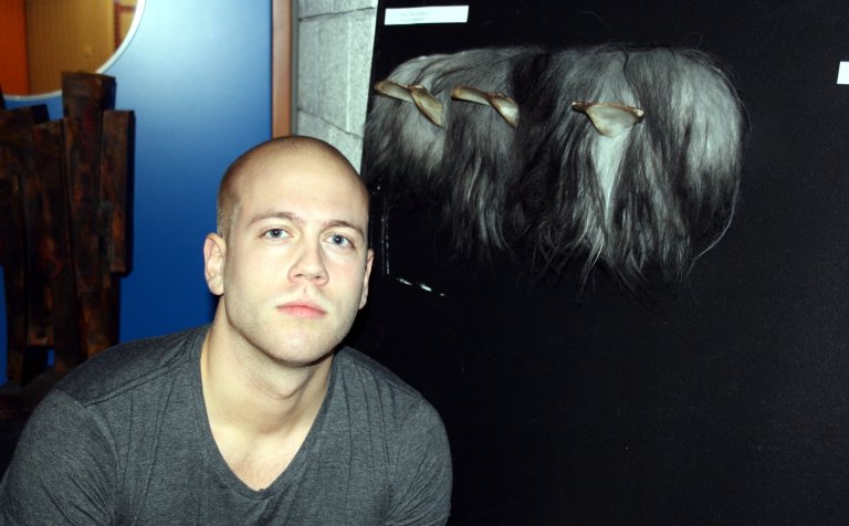 Helgi Freyr Guðnason við fatahengið sitt góða.