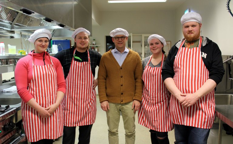 Kjötiðnaðarnemar og Eðvald Sveinn, kennari þeirra.