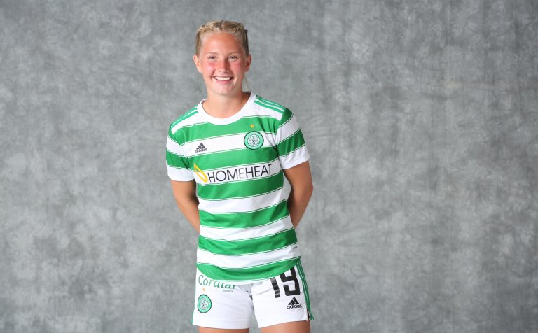 María í búningi Celtic-búningnum.