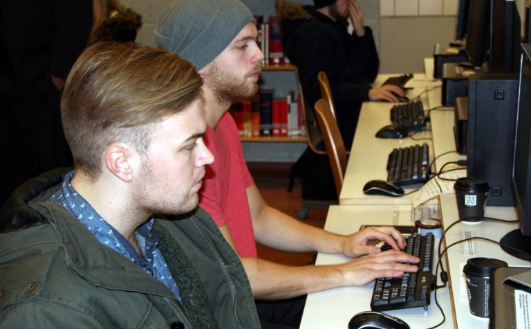 Grafnar upp upplýsingar um Sölva og Stefán.