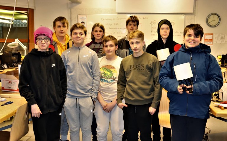 Hluti grunnskólanemendanna í valáfanganum.