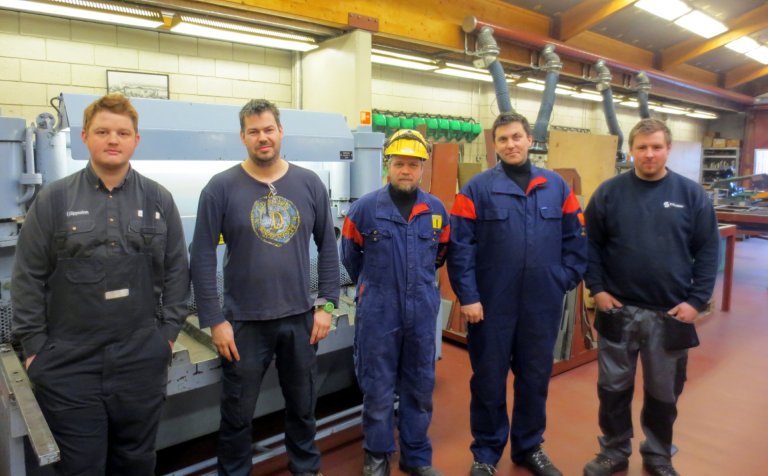 Þeir þreyta sveinspróf í stálsmíði í VMA.