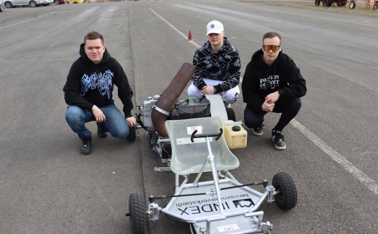 Bjarki, Bjartur og Sölvi við Go-Kart bílinn.