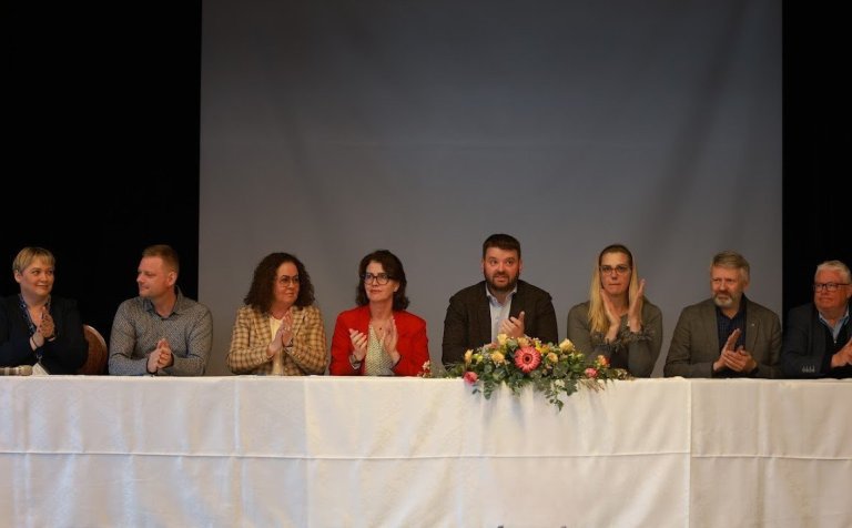 Skólameistari, mennta- og barnamálaráðherra og bæjar- og sveitarstjórar sex sveitarfélaga við Eyjafj…