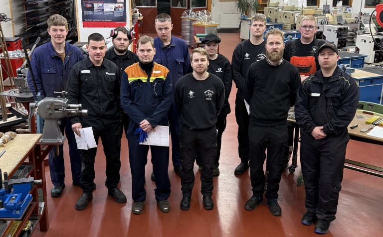 Sveinarnir ellefu sem þreyttu sveinspróf í vélvirkjun í VMA um síðustu helgi. Mynd: Hörður Óskarsson…